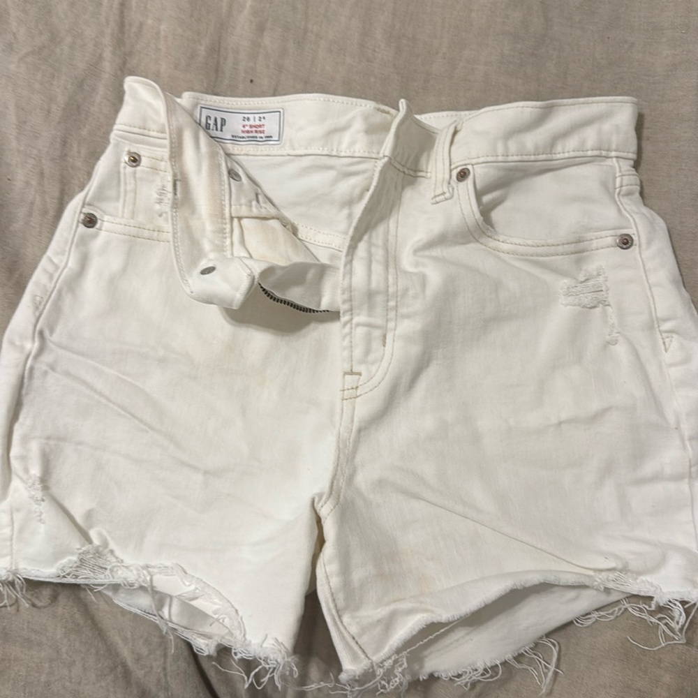 NWOT GAP WHITE JEAN SHORTS